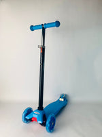 
              THREE WHEELED CHARACTER SCOOTER (GREEN, BLUE, PINK)
            